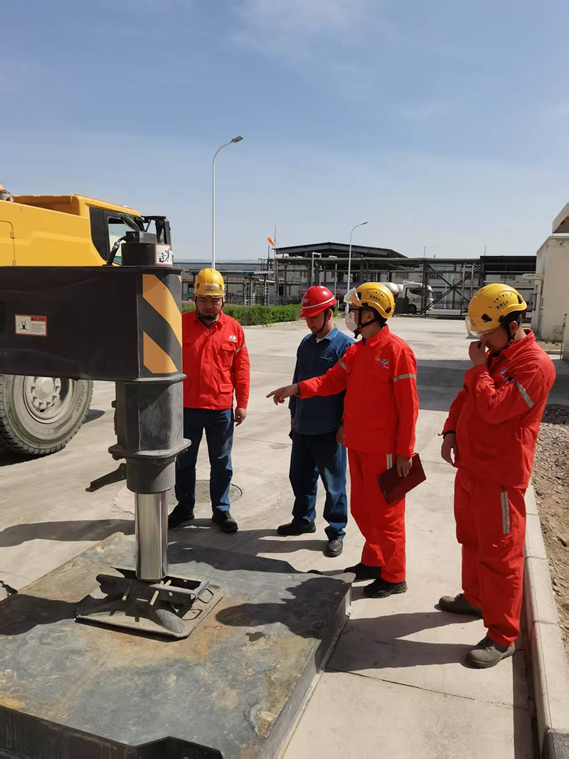 弘旭公司副總經(jīng)理石強(qiáng)赴寧夏和寧維保項(xiàng)目部開(kāi)展督導(dǎo)工作(圖1)