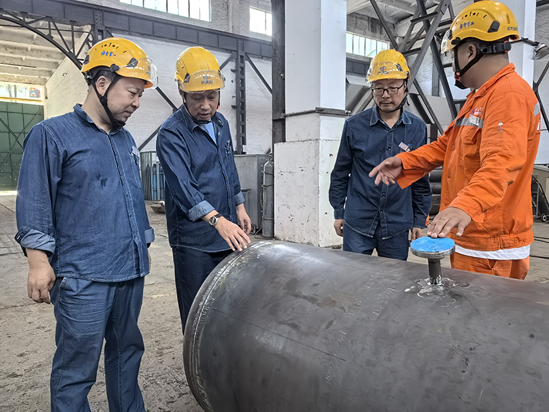 弘旭公司總經(jīng)理劉小東帶隊督導(dǎo)設(shè)備制造安全生產(chǎn)專項檢查(圖4)